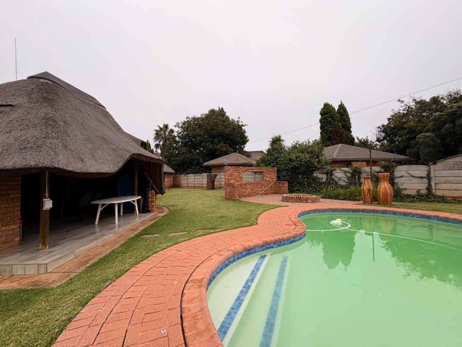 6 Bedroom Property for Sale in Doringkruin North West